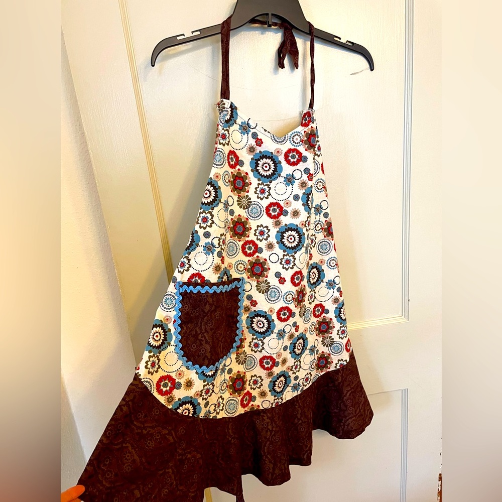 NWOT Floral Apron